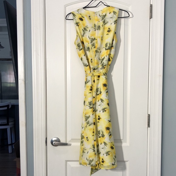 Yellow flowers dress - Picture 2 of 4